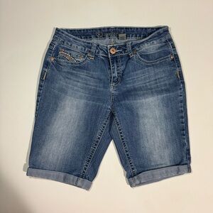 New Directions Weekend Jean Shorts Size 8 Embroidered Back Pocket Denim‎
